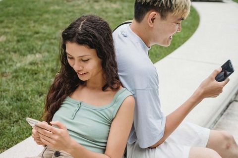 Would I Be A Good Girlfriend Quiz